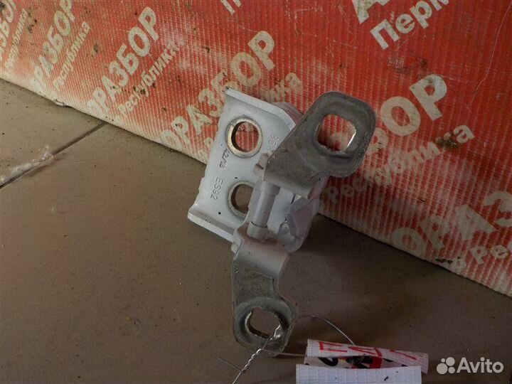 Петля двери верхняя передняя левая Renault Logan