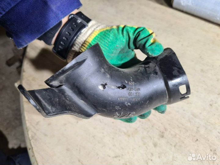 Патрубок воздушного фильтра Toyota Corolla E150