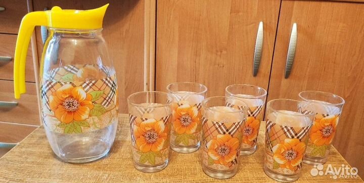 Чайный перламутровый сервиз. Кувшин. Стекло