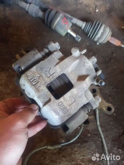 Тормозной суппорт Mitsubishi Lanser 9 Cedia