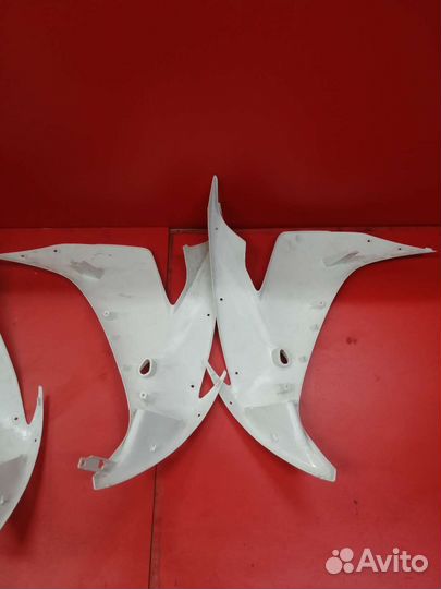 Пластик боковой Yamaha R1 04-06