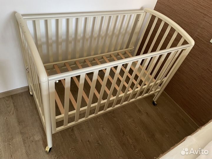Детская кроватка с матрасом