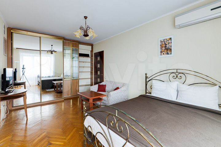 2-к. квартира, 54 м², 4/10 эт.