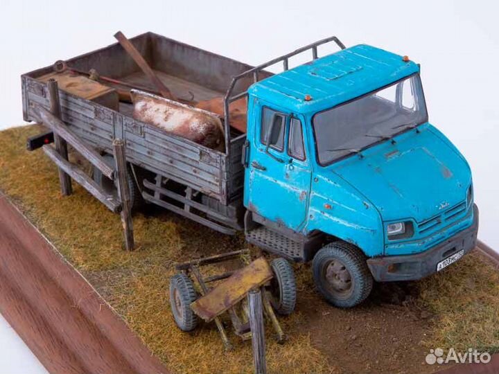 Сборная модель автомобиля ЗИЛ-5301 Бычок