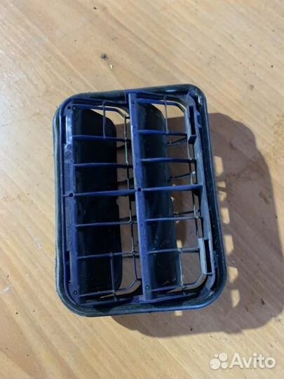 Решетка вентиляционная Peugeot 208 хетчбек 1.6 VTI