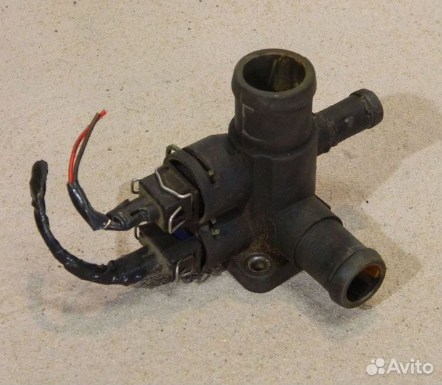 Фланец охлаждения с датчиками VW Passat B3