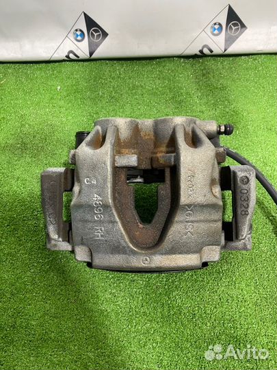 Суппорт тормозной передний правый Mercedes-Benz