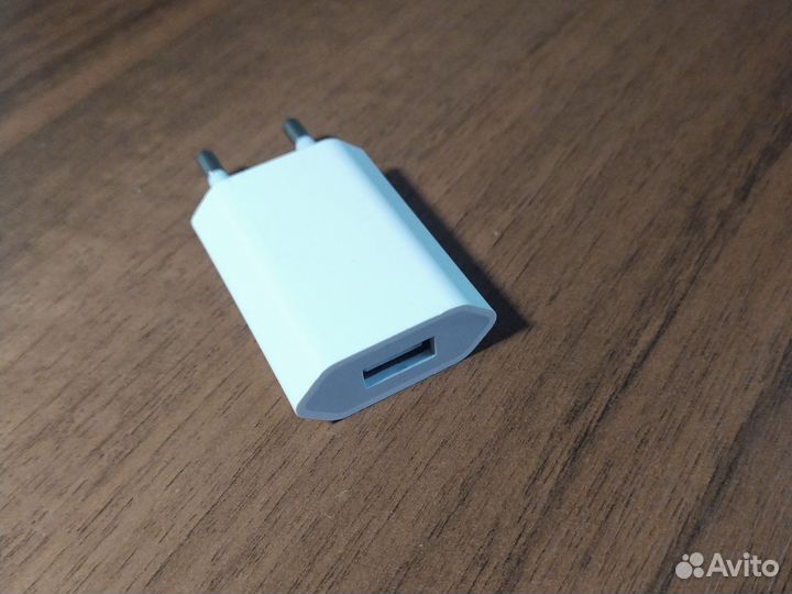 Блок зарядки iPhone