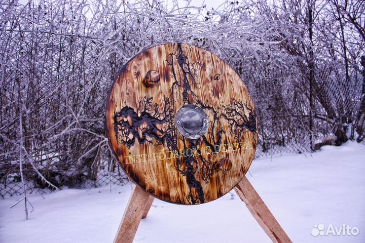 Панно для топора в скандинавском стиле