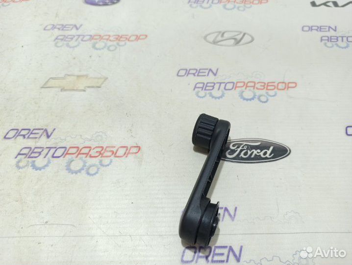 Ручка стеклоподъемника задняя Nissan Terrano D10
