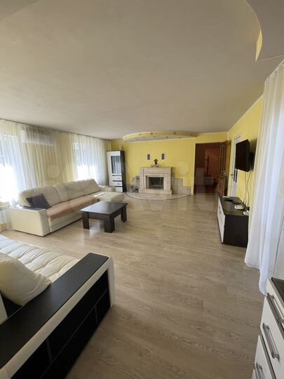 Дом 180 м² на участке 8 сот.