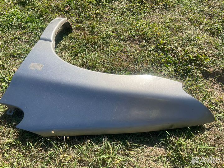 Крыло переднее левое на Dodge Caravan 1999