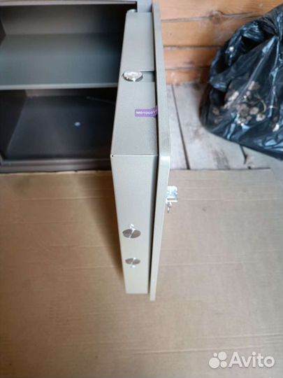 Сейф металлический