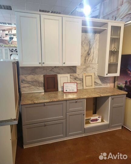 Кухонный гарнитур готовый из салона