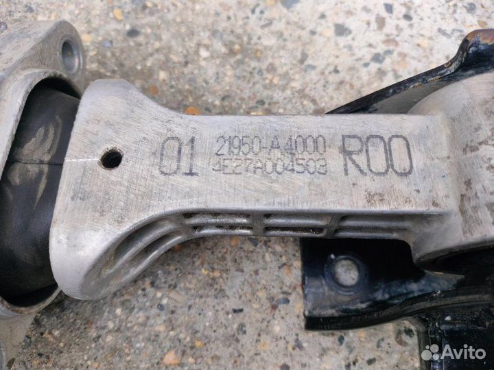 Подушка опора двигателя задняя Kia Soul хэтчбек