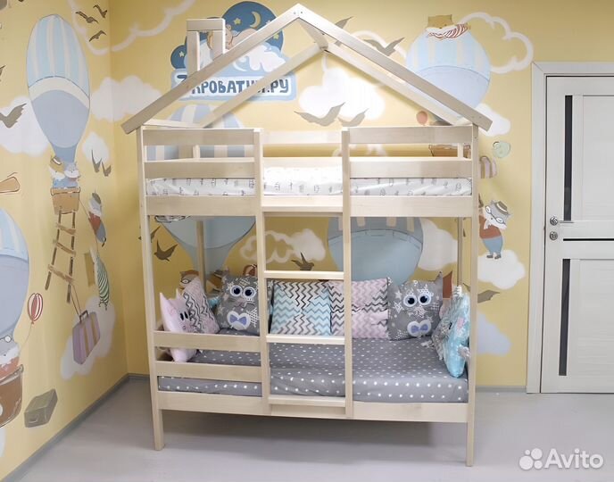 Двухъярусная кровать домик