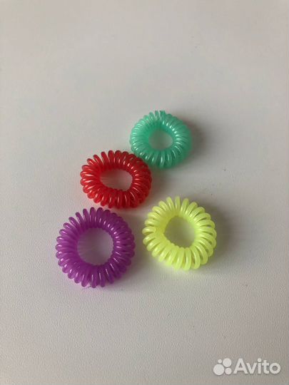 Куча резинок разных цветов (на фото не все)