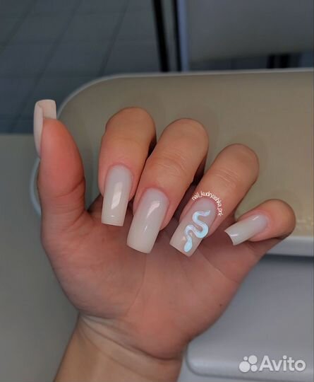 Мастер маникюра и наращивания ногтей