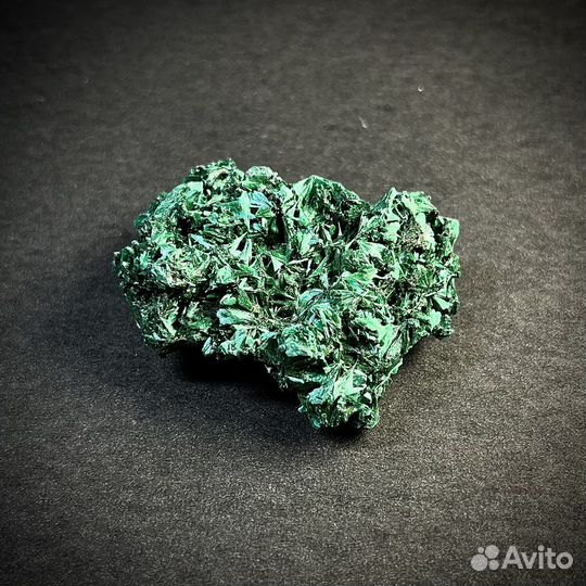 Зеленый малахит минерал наутральный камень