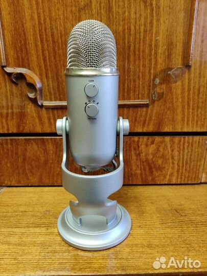 Микрофон студийный Blue Yeti