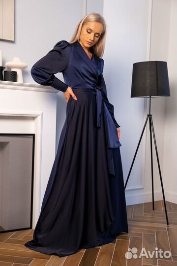 Вечернее синее платье из роскошного атласа