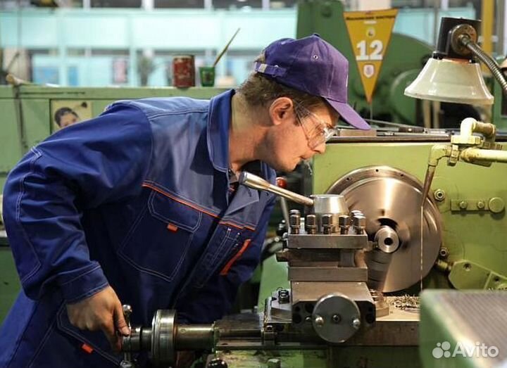 Токарь в Нижегородскую обл. г.Выкса