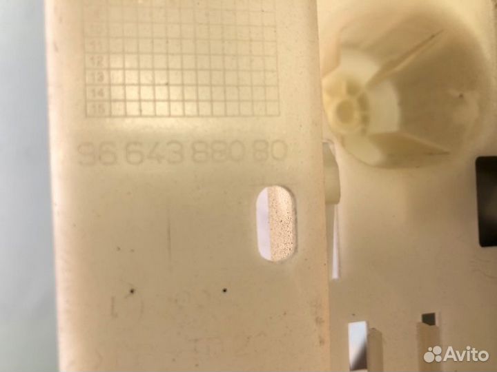 Кронштейн блока предохранителей Citroen C4 picasso