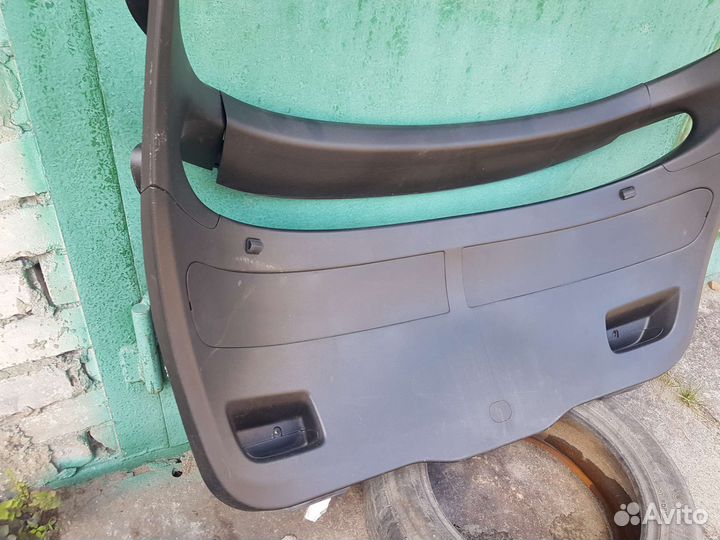 Обшивка двери багажника Honda civic 5d