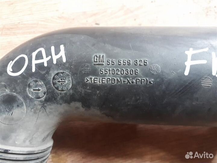 Патрубок воздушного фильтра Opel Astra H sedan 20