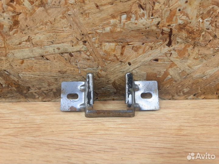 Ответная часть замка бардачка BMW Е39