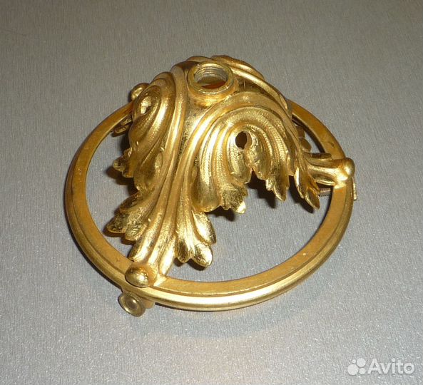 Деталь старинной люстры