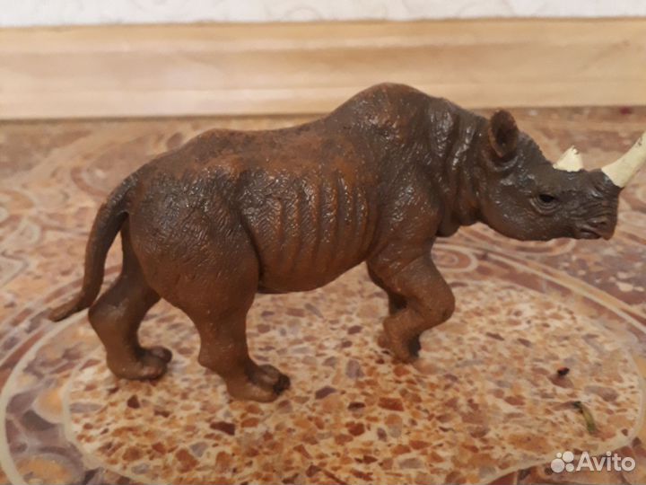 Игрушечный носорог