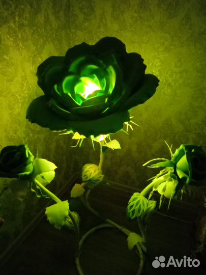 Искусственные цветы для декора, лампа