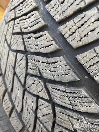 Goodyear UltraGrip Performance+ 295/35 R21
