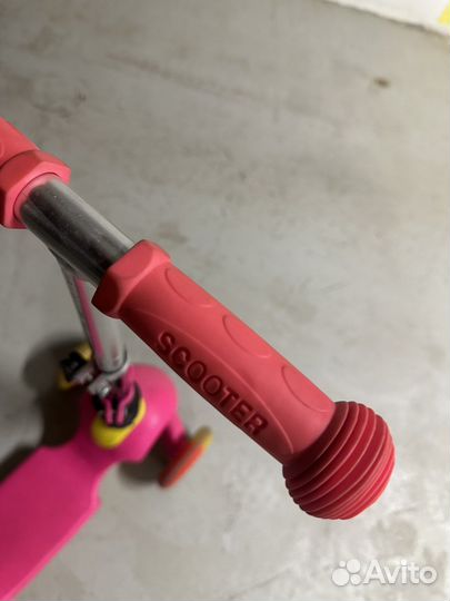 Детский самокат со светящимися колёсами