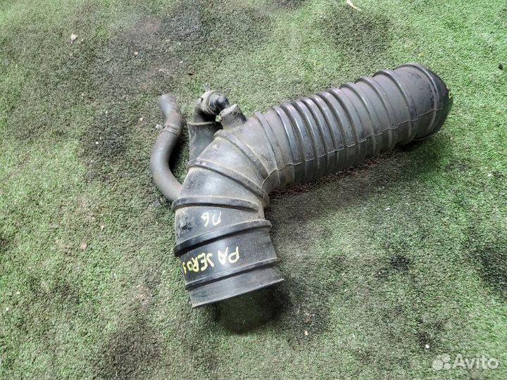 Патрубок воздушного фильтра Mitsubishi Pajero 3