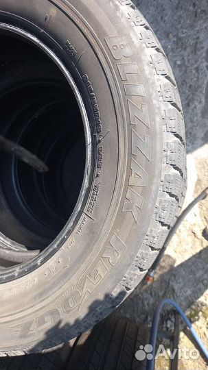 Bridgestone Blizzak Revo GZ 215/65 R16
