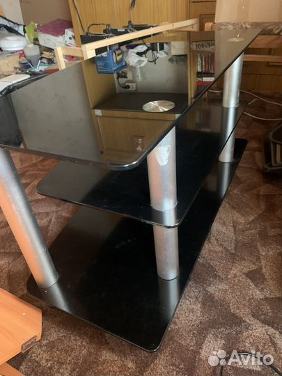 Стеклянная тумба под тв