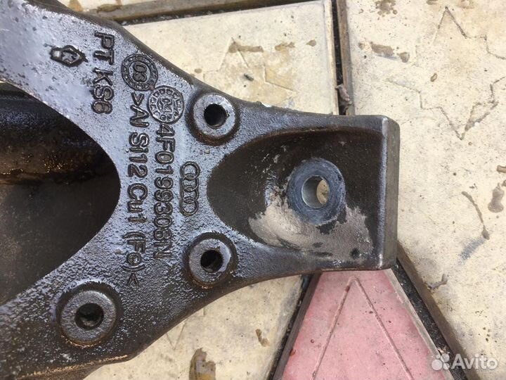 Кронштейн двигателя правый левый Ауди А6 С6