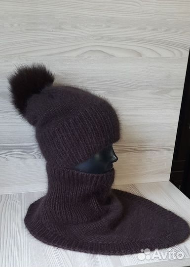 Комплект шапка и манишка, ручная работа