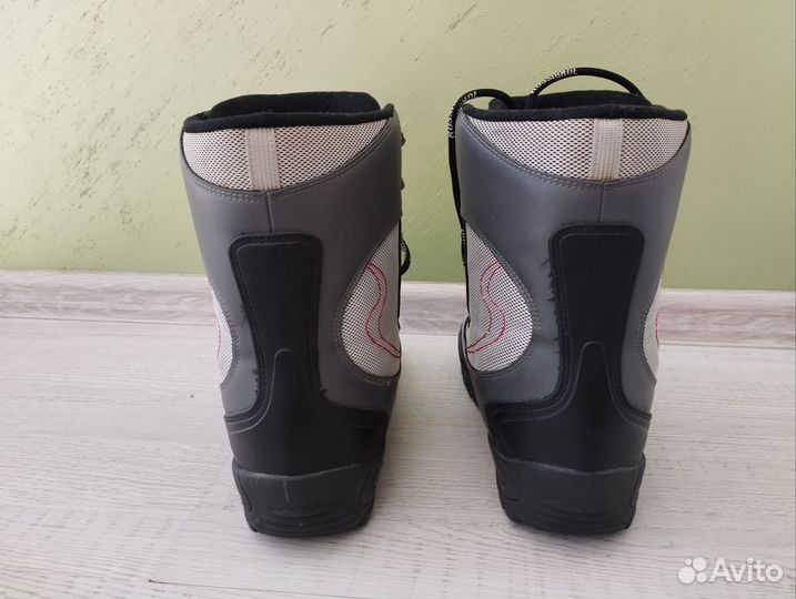 Сноубордические ботинки 43.5
