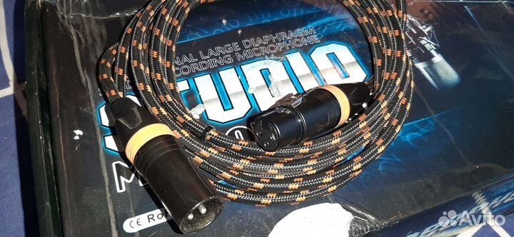 Студийный конденсаторный микрофон