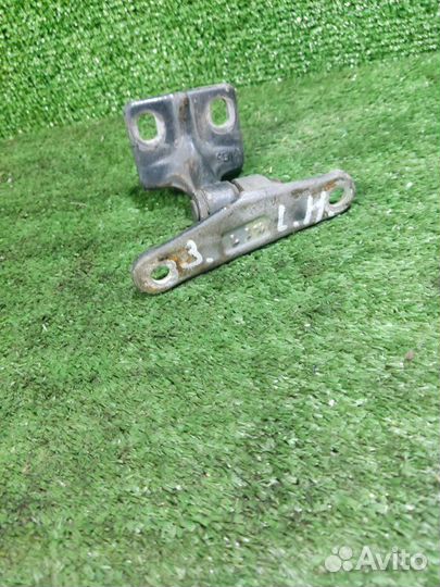 Петля двери задняя левая Mercedes Benz W210