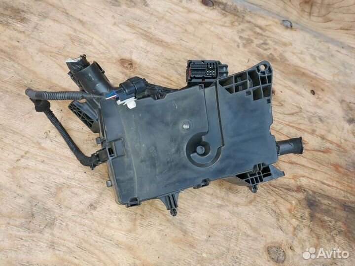 Блок предохранителей Toyota Prius 3 ZVW30