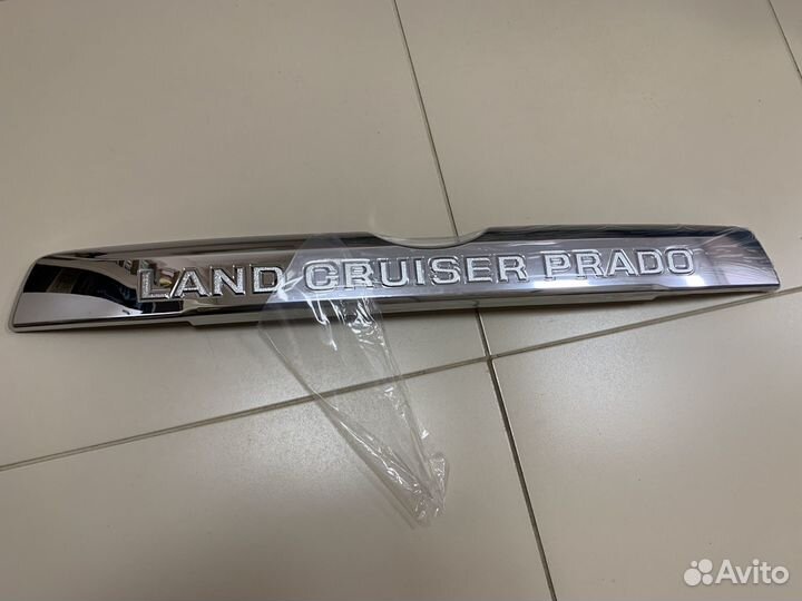 Накладка двери багажника Prado 150