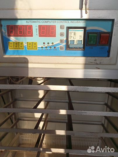 Инкубатор для яиц автоматический