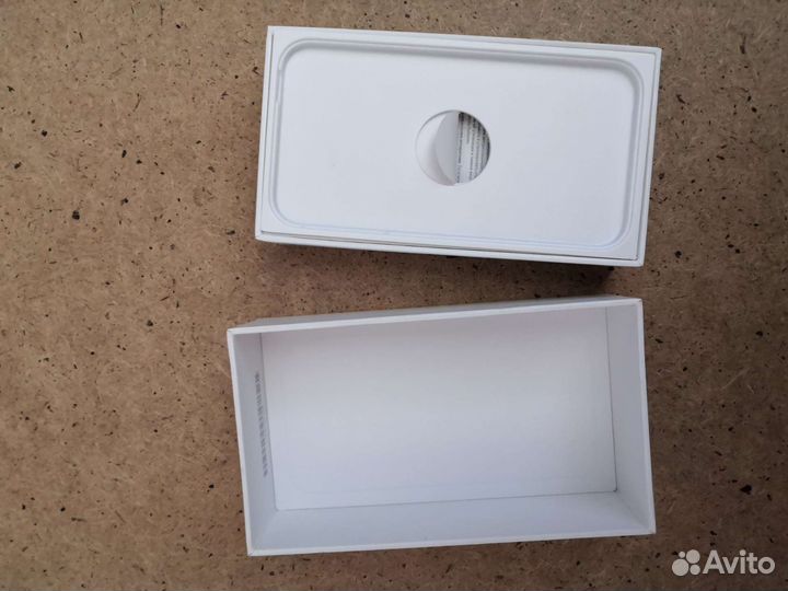 Коробки от iPad iPhone