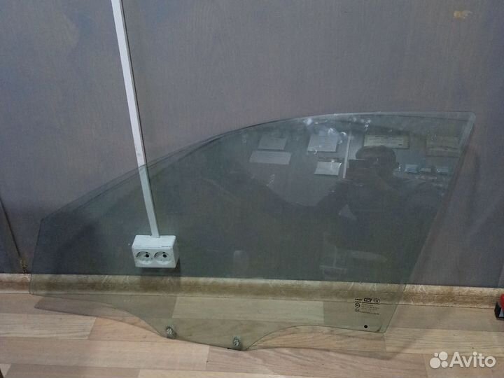 Стекло двери переднее левое Chevrolet Lacetti