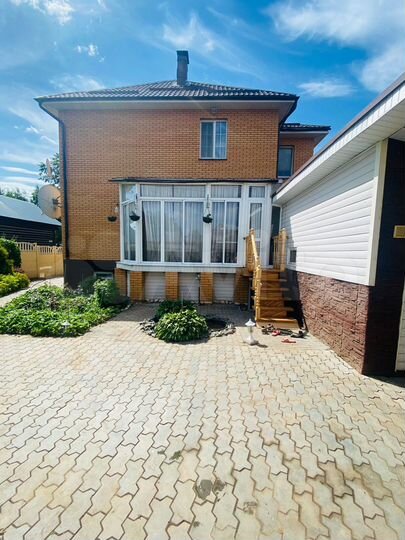 Дом 195 м² на участке 6 сот.