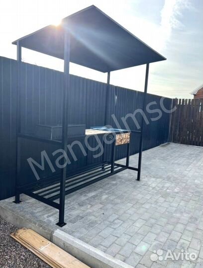 Мангал с крышей